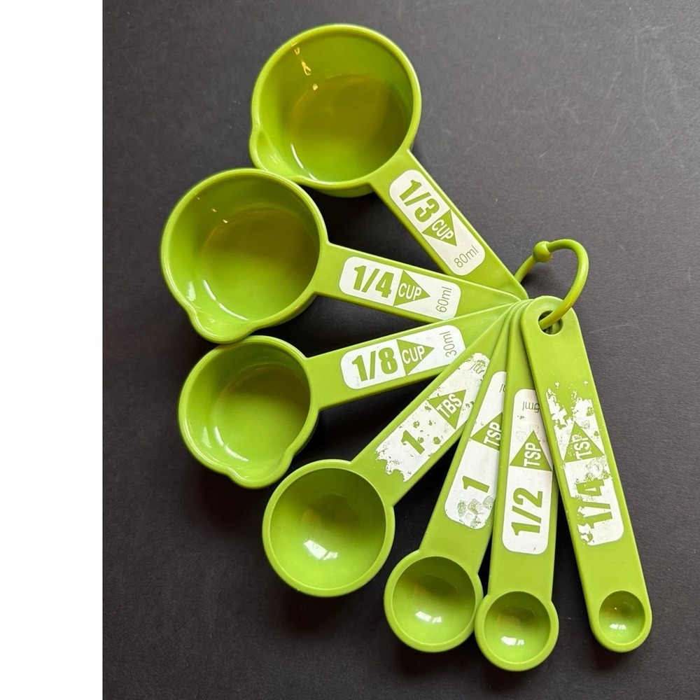 Lime Green Plastic Measuring Cups and Spoons Set 7 Pieces Dual Metric Standard